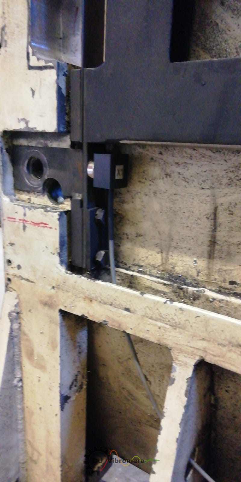 Rollenstütze einer Soft-Bearing-Auswuchtmaschine aus der Nähe.