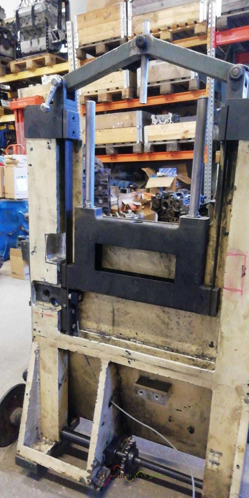 Seitenansicht der Rollenstütze, die den Zustand der Rollen zeigt.