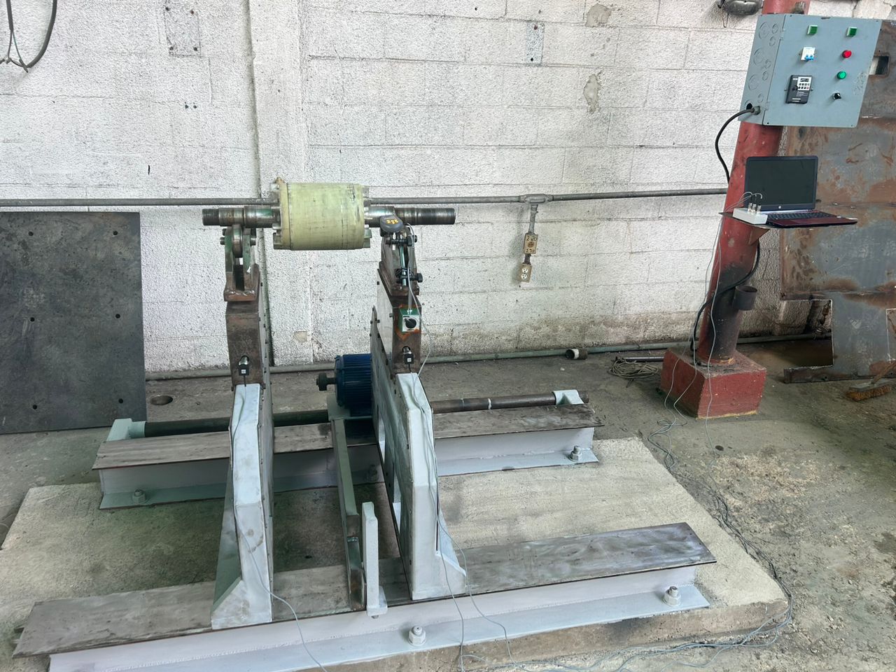 Eine weitere Ansicht eines modernisierten Ständers, der eine Gasturbine auswuchtet.