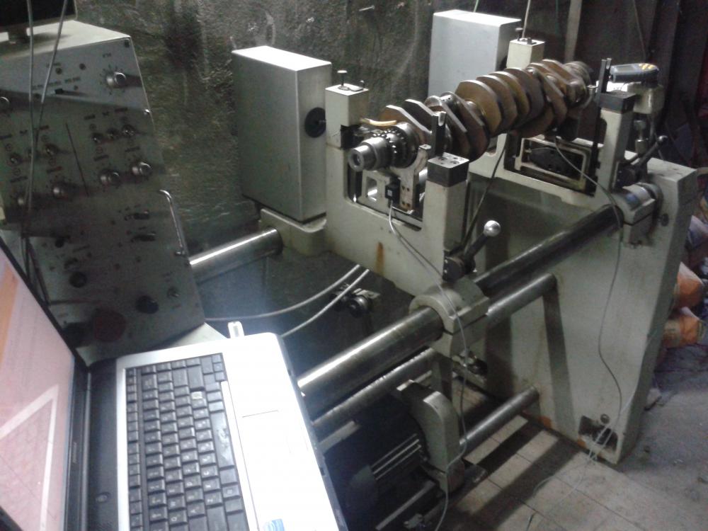 Modernisierung eines älteren Schenck-Ständers mit Balanset-1A OEM zur Auswuchtung einer Kurbelwelle.